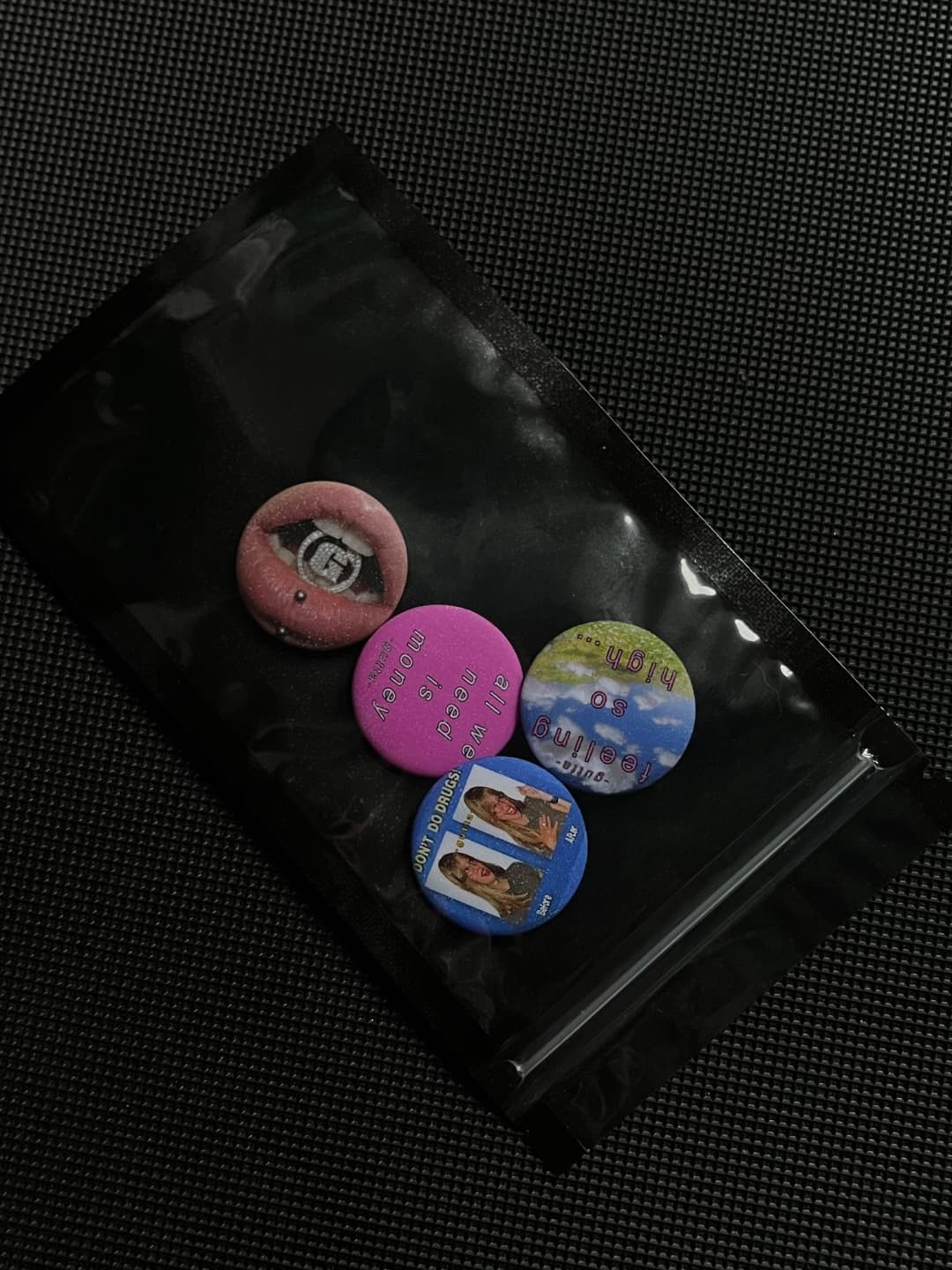 GUTTA PIN BUTTON-MEDIUM